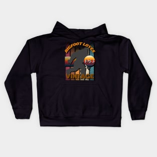 Bigfoot Loves Vintage 1983 Kids Hoodie